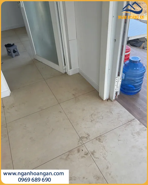 Thi Công Len Chân Tường PVC755 Độ Bền Cao Theo Thời Gian