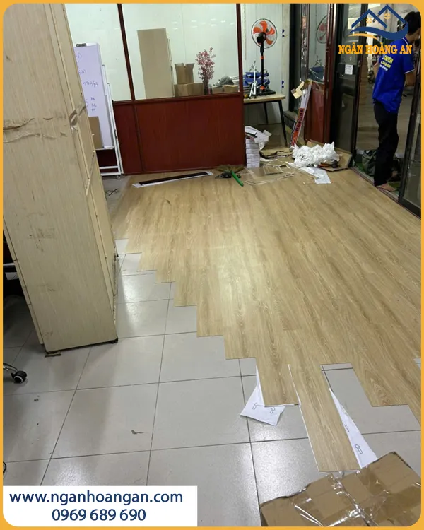 Thi Công Lót Sàn Keo Sẵn THFloor T005 Chuyên Nghiệp