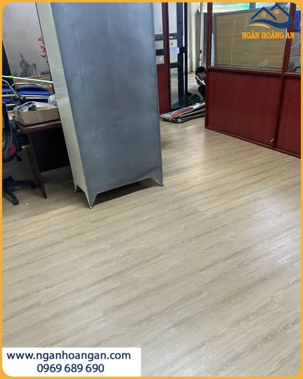 Thi Công Lót Sàn Keo Sẵn THFloor T005 Nhanh Chóng Và Gọn Gàng