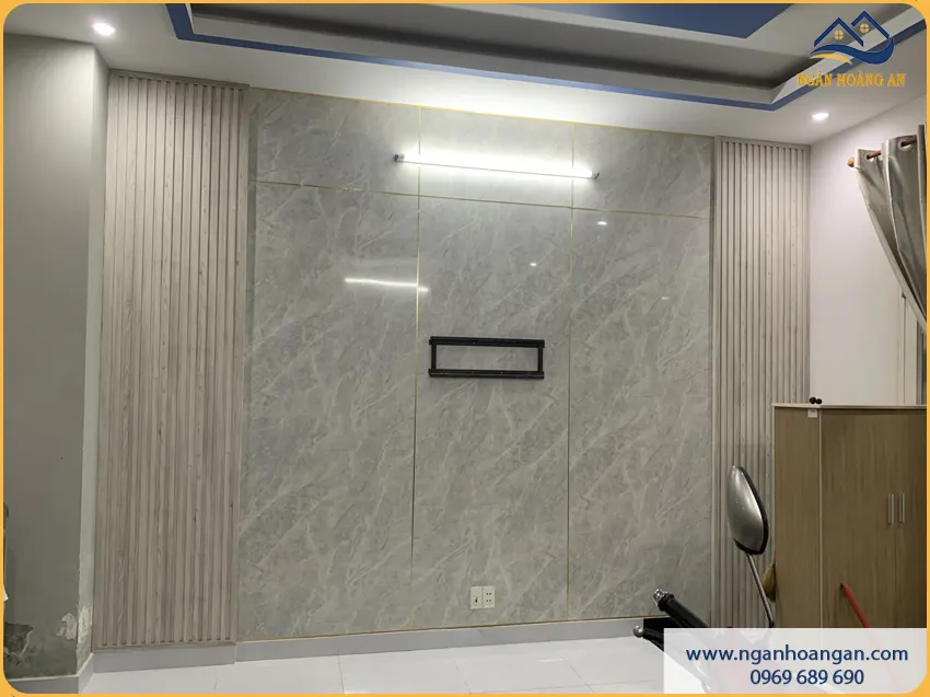Thi Công Nhanh Ốp Tường Phòng Ngủ Bằng PVC Giả Đá