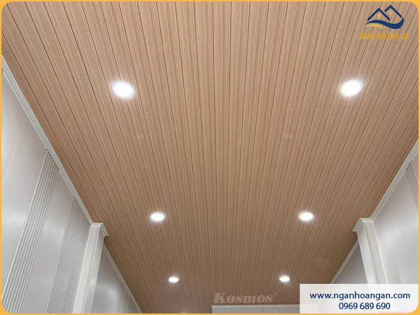 Thi Công Ốp Trần Bằng Lam Sóng Bền Đẹp
