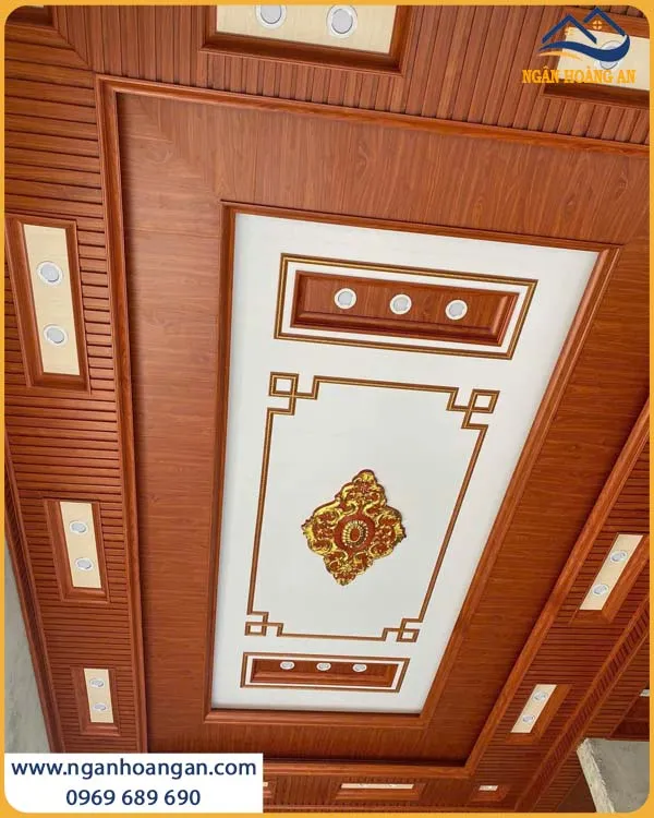 Căn Hộ Thi Công Ốp Trần Giật Cấp Nhựa Giả Gỗ Hiện Đại