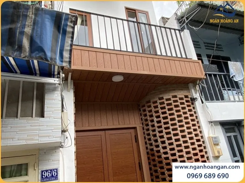 Thi Công Ốp Trần Mái Hiên Gỗ Nhựa Ngoài Trời Kosmos Light Wood