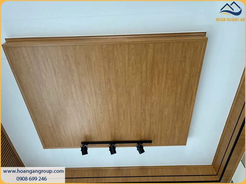 Thi Công Ốp Trần Tấm Nhựa Nano Giả Gỗ iWood Chắc Chắn Cho Không Gian