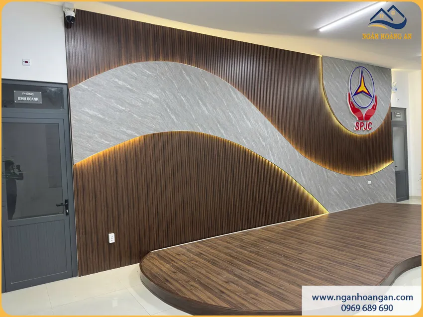 Thi Công Ốp Tường Lam Sóng Kết Hợp Than Tre Bền Bỉ Thi Công Ốp Tường Lam Sóng Kết Hợp Than Tre Bền Bỉ