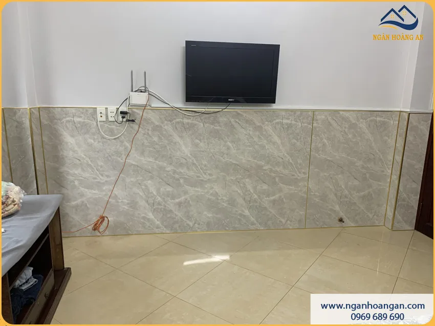 Thi Công Ốp Tường Lamri Bằng PVC Giả Đá Cho Phòng Khách Giá Tốt