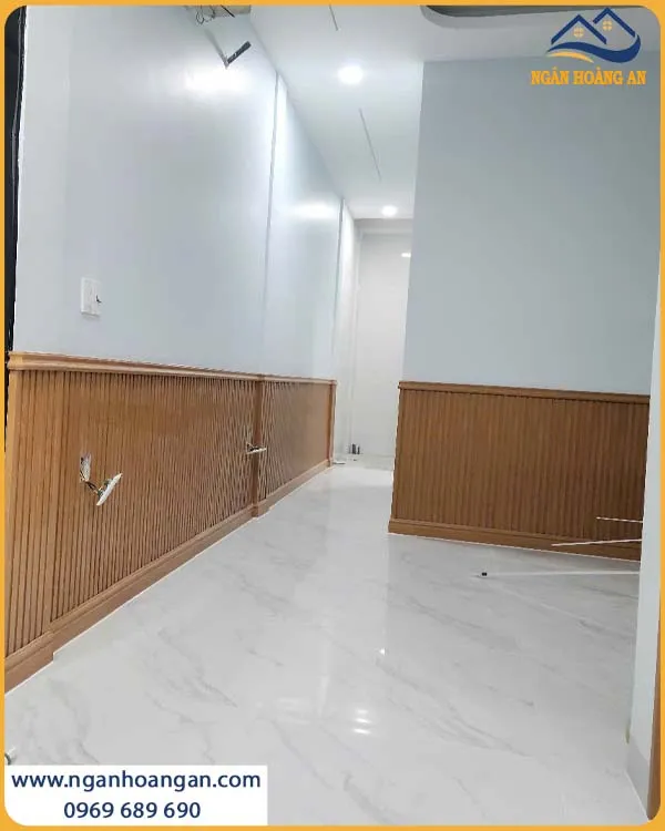 Ốp Tường Lamri Tấm Nhựa Lam Sóng iWood Thi Công Nhanh, Ít Bảo Trì