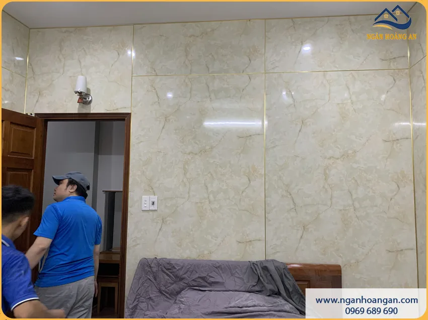 Thi Công Ốp Tường Ngủ Bằng PVC Giả Đá Sang Trọng