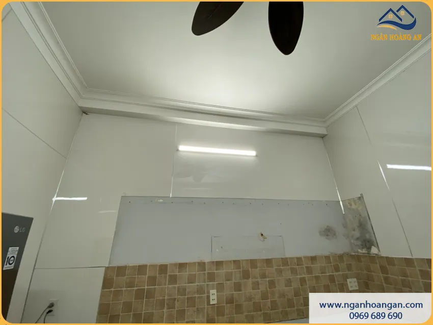 Thi Công Ốp Tường Phòng Bếp Bằng PVC Giả Đá Bền Đẹp, Dễ Vệ Sinh