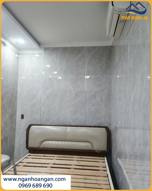 Thi Công Ốp Tường Phòng Ngủ Bằng PVC Giả Đá Chống Trầy