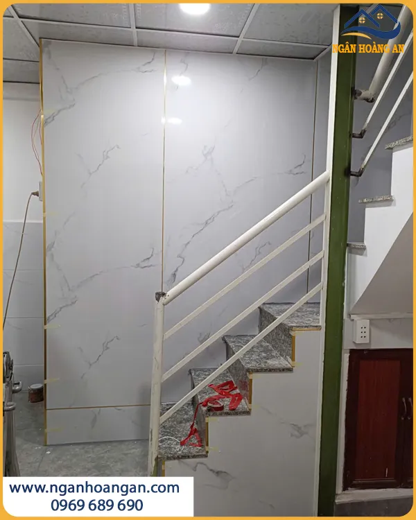 Thi Công Ốp Tường PVC Giả Đá Dễ Lau Chùi Hằng Ngày