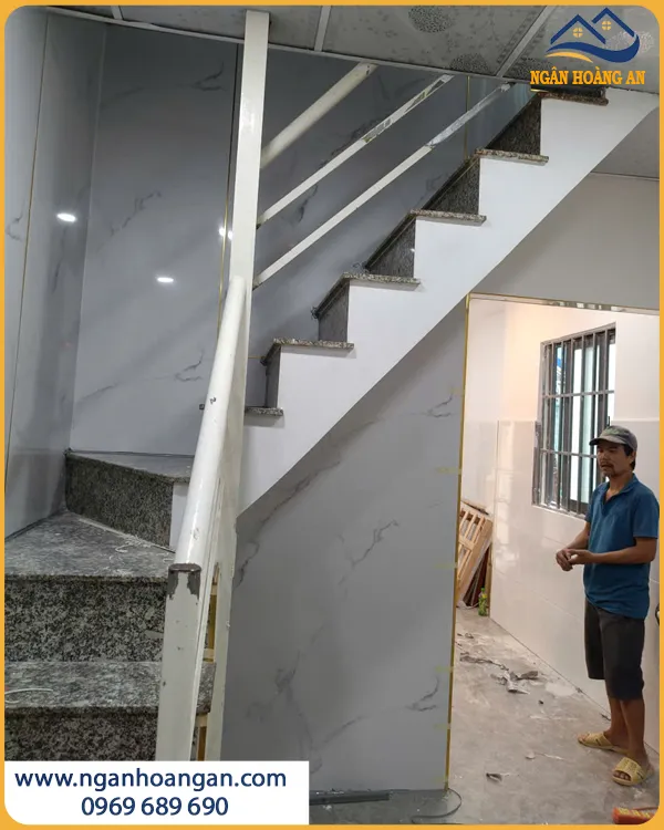 Thi Công Ốp Tường PVC Giả Đá Hạn Chế Bám Bẩn