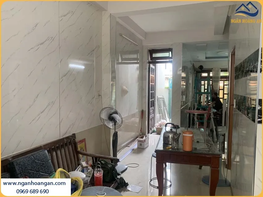 Tấm Nhựa PVC Kosmos Được Lắp Đặt Thời Thượng Cho Phòng Khách