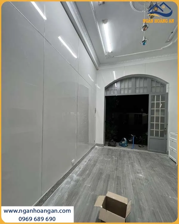 Thi Công Tấm PVC Trắng Trơn Kosmos Kháng Mối, Chống Ẩm Và Chống Thấm