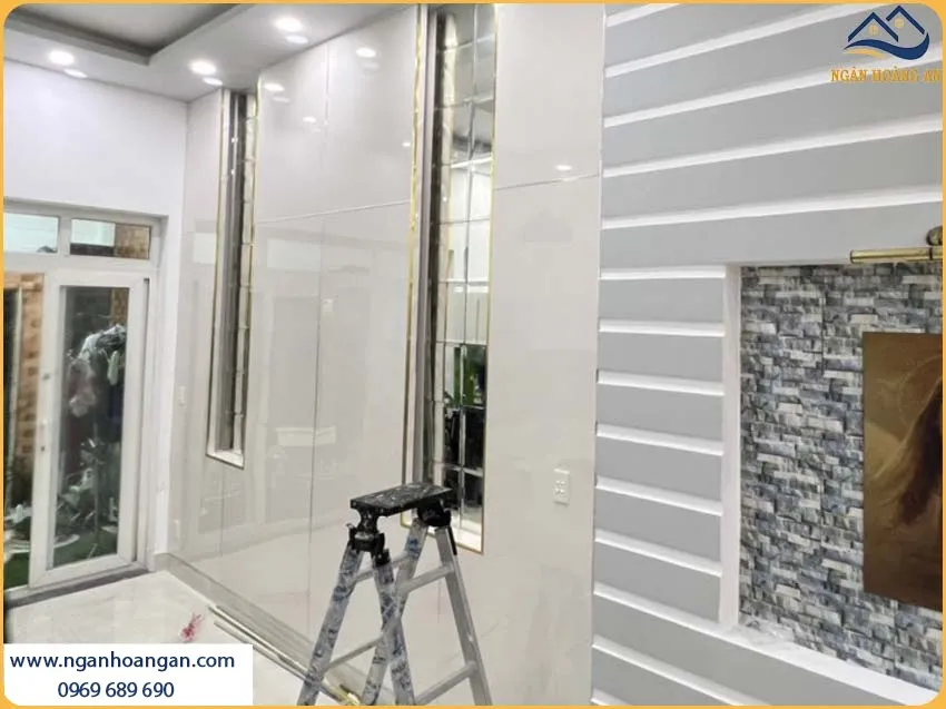 Thi Công Ốp Tường PVC Trắng Trơn Kosmos PVC2023 Tạo Nên Sự Sang Trọng