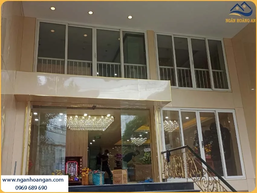 Thi Công Tấm PVC Giả Đá Kosmos Kháng Mối, Chống Ẩm Và Chống Thấm