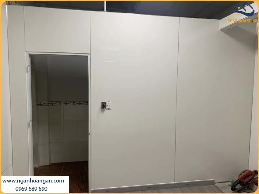 Khách Hàng Hài Lòng Tuyệt Đối Sau Khi Thi Công PVC Trắng Trơn Cho Nhà