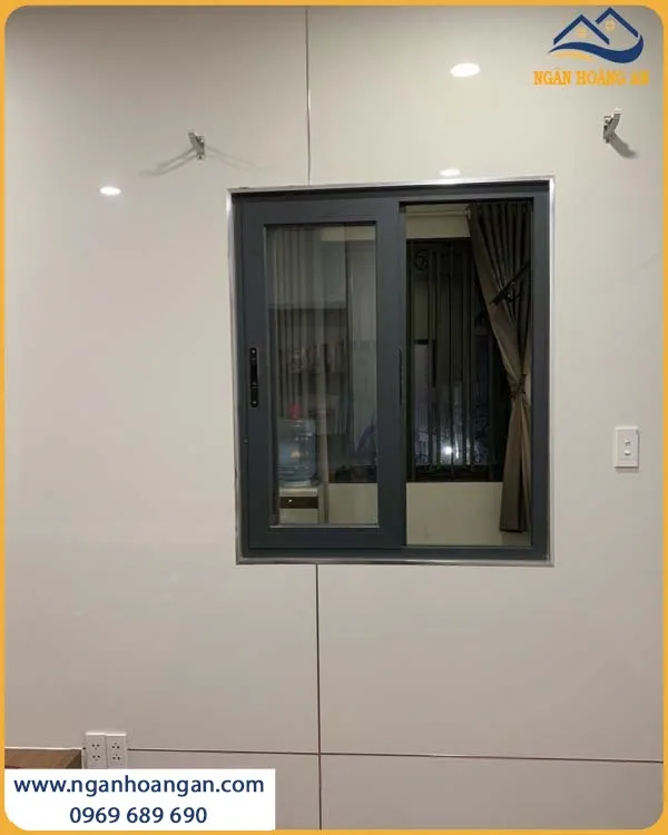 Thi Công Ốp Tường PVC Trắng Trơn Kosmos Chống Cháy Lan, An Toàn