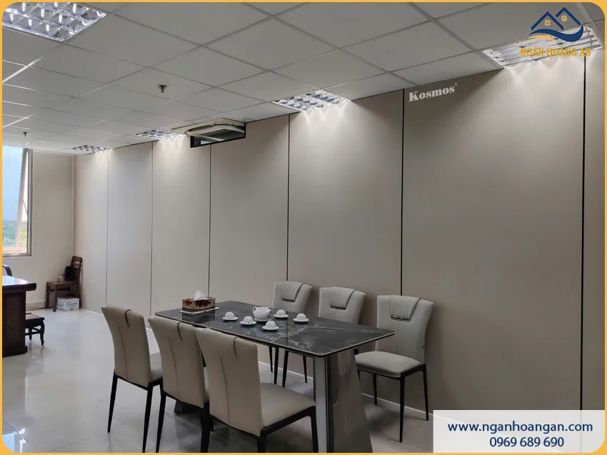 Thi Công Ốp Tường Văn Phòng Bằng Than Tre Bền Đẹp