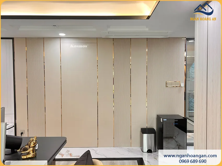 Thi Công Ốp Tường Văn Phòng Bằng Than Tre Đẹp Dễ Vệ Sinh