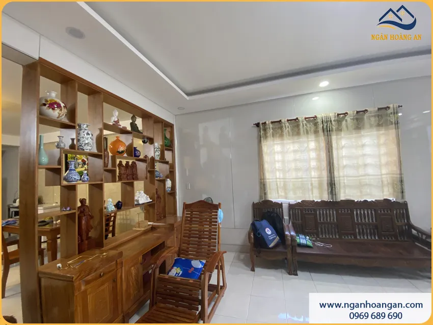 Thi Công PVC Giả Đá Ốp Tường Phòng Khách Đẹp