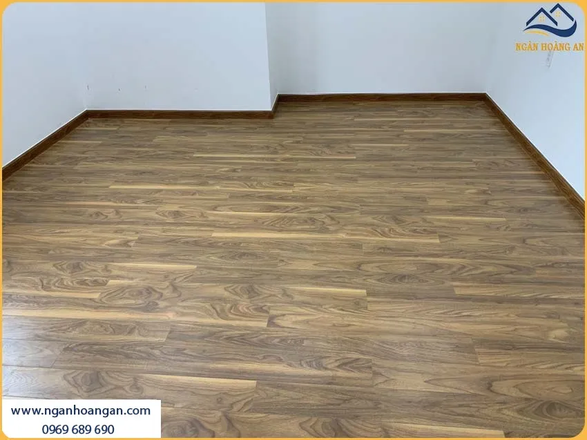 Thi Công Sàn Gỗ Công Nghiệp Charmwood Chống Mối Mọt Cho Phòng Ngủ