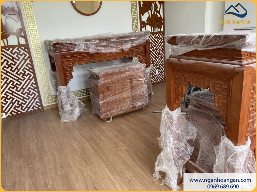 Thi Công Sàn Gỗ Công Nghiệp Cho Phòng Thờ Dễ Lau Chùi
