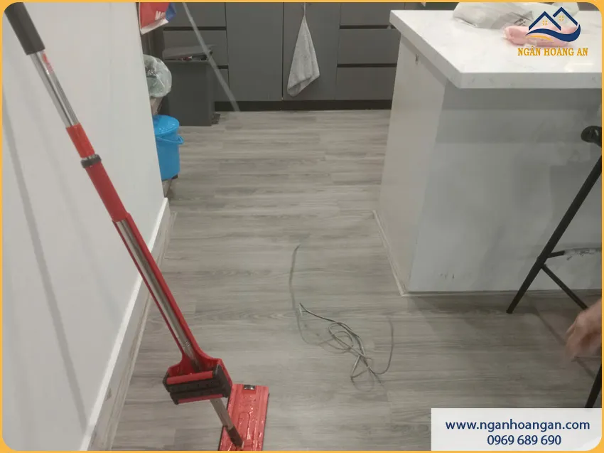 Thi Công Sàn Gỗ Công Nghiệp F963 Nhanh Chóng An Toàn