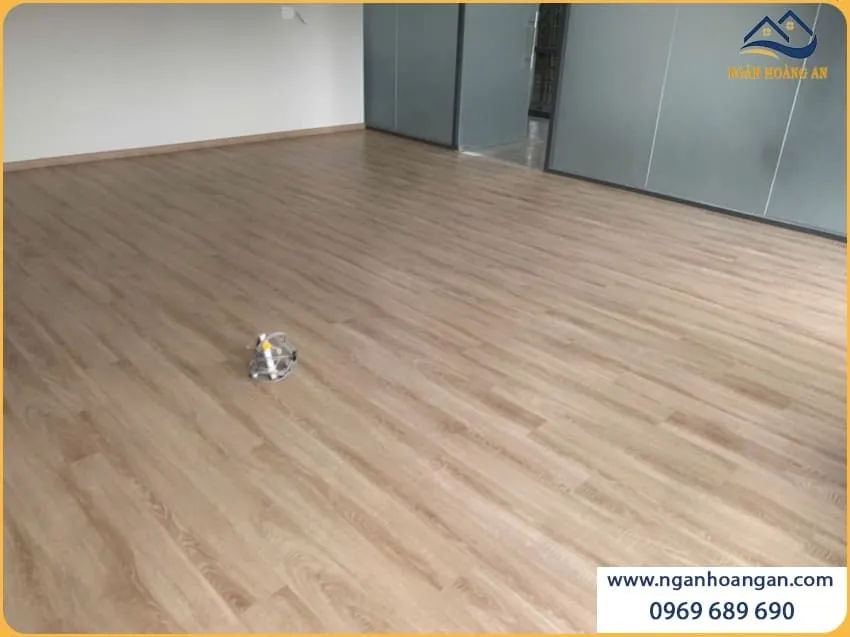 Thi Công Sàn Gỗ Morser MC139 Cho Văn Phòng Hiện Đại