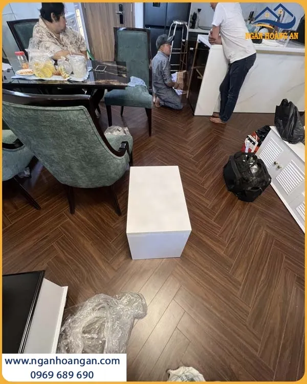 Thi Công Sàn Gỗ Xương Cá Charmwood Không Bị Công Vênh Hay Co Ngót