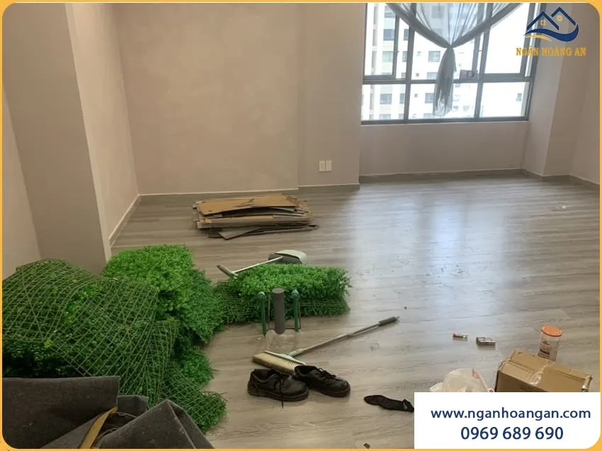 Thi Công Sàn Nhựa Dán Keo Cho Căn Hộ Gọn Gàng