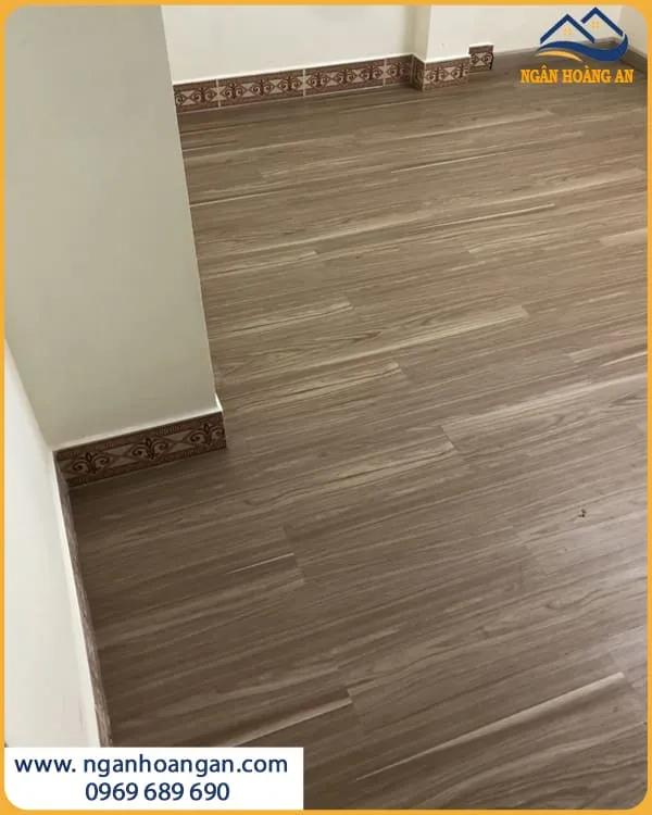 Thi Công Sàn Nhựa Dán Keo Giá Rẻ Chất Lượng