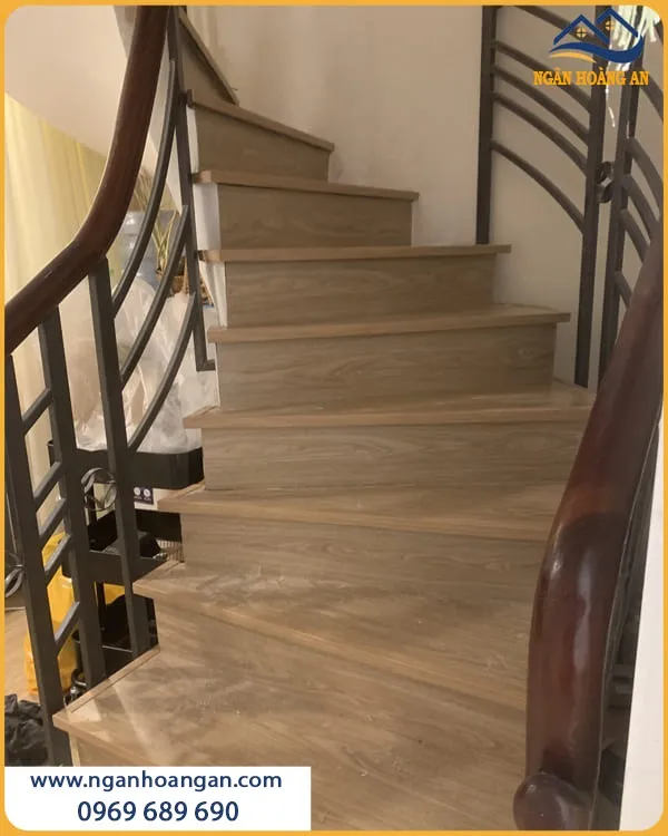 Thi Công Sàn Nhựa Dán Keo Tại Spa Thư Giãn Thi Công Sàn Nhựa Dán Keo Tại Spa Thư Giãn