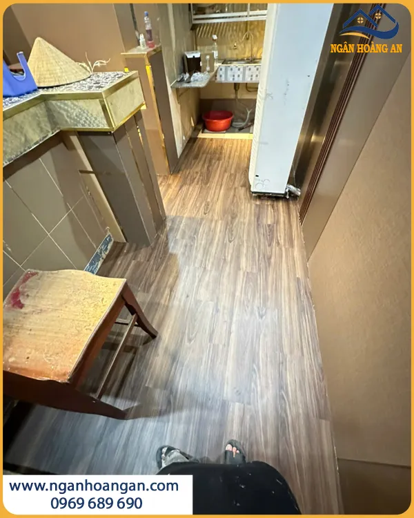 Thi Công Sàn Nhựa Dán Keo THFloor W302-1 Đúng Kỹ Thuật