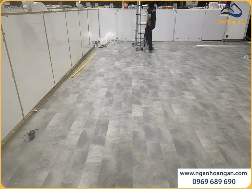 Thi Công Sàn Nhựa Hèm Khoá Glotex US109 Cho Cửa Hàng 