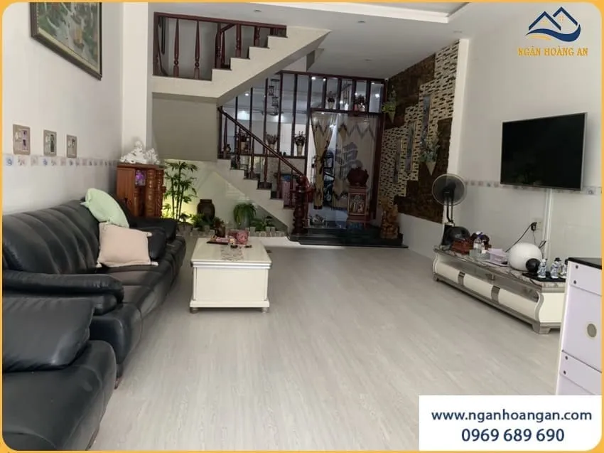 Thi Công Sàn Nhựa Hèm Khoá Cho Nhà Ở Gia Đình