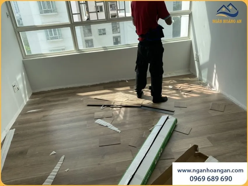 Thi Công Sàn Nhựa Hèm Khoá Chung Cư Gọn Gàng Thi Công Sàn Nhựa Hèm Khoá Chung Cư Gọn Gàng