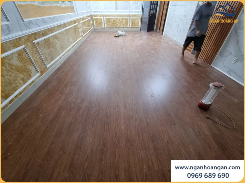 Thi Công Sàn Nhựa Hèm Khoá Glotex S479 Cho Không Gian Nhà Ở