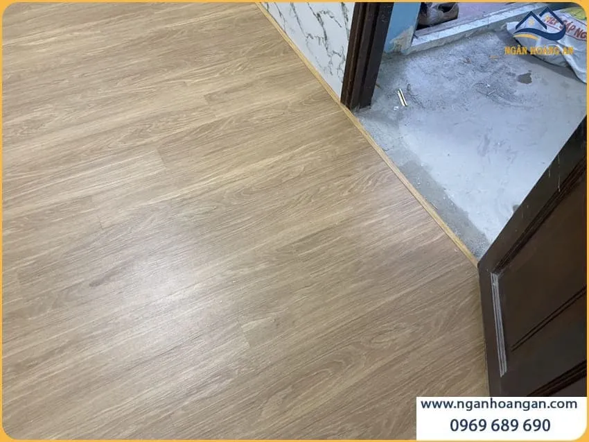 Thi Công Sàn Nhựa Hèm Khoá Morser C600 Lát Nhà Ở Thi Công Sàn Nhựa Hèm Khoá Morser C600 Lát Nhà Ở