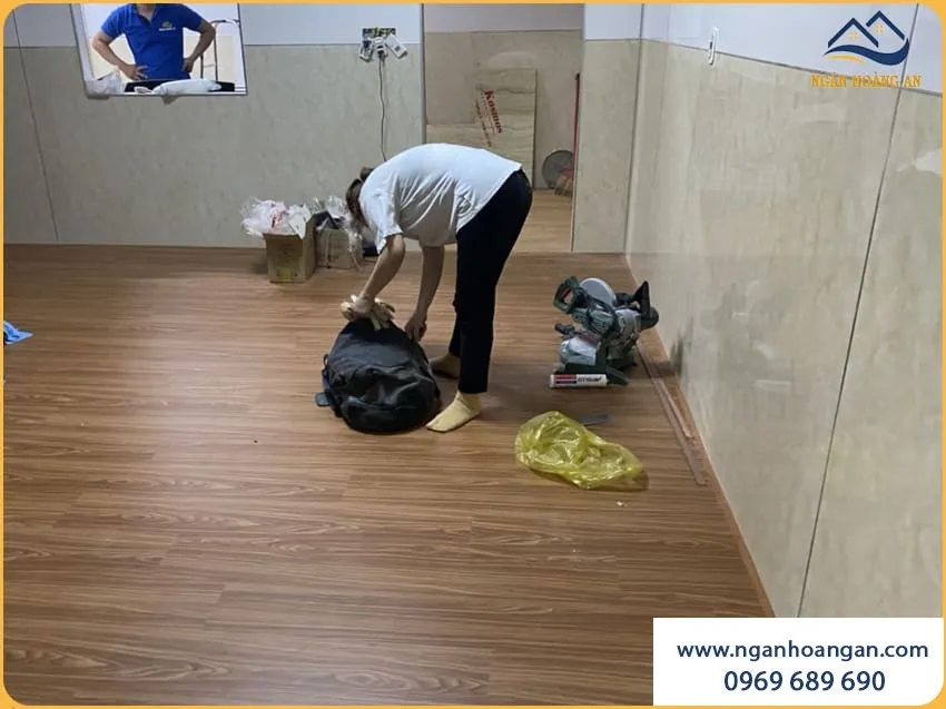 Thi Công Sàn Nhựa Hèm Khoá Phòng Trọ Giá Rẻ Thi Công Sàn Nhựa Hèm Khoá Phòng Trọ Giá Rẻ
