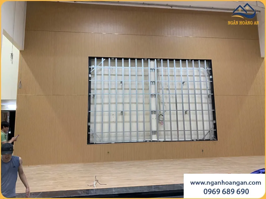 Thi Công Sàn Nhựa Hèm Khoá Sân Khấu Chuyên Nghiệp