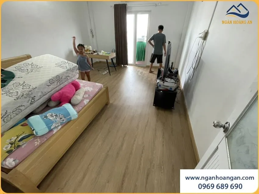 Thi Công Sàn Nhựa Hèm Khoá Trong Phòng Ngủ Thi Công Sàn Nhựa Hèm Khoá Trong Phòng Ngủ