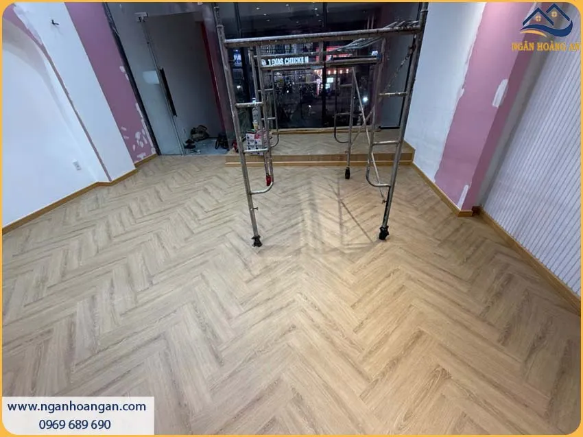 Thi Công Lót Sàn Nhựa Xương Cá Charmwood SC-92 Là Giải Pháp Lý Tưởng 