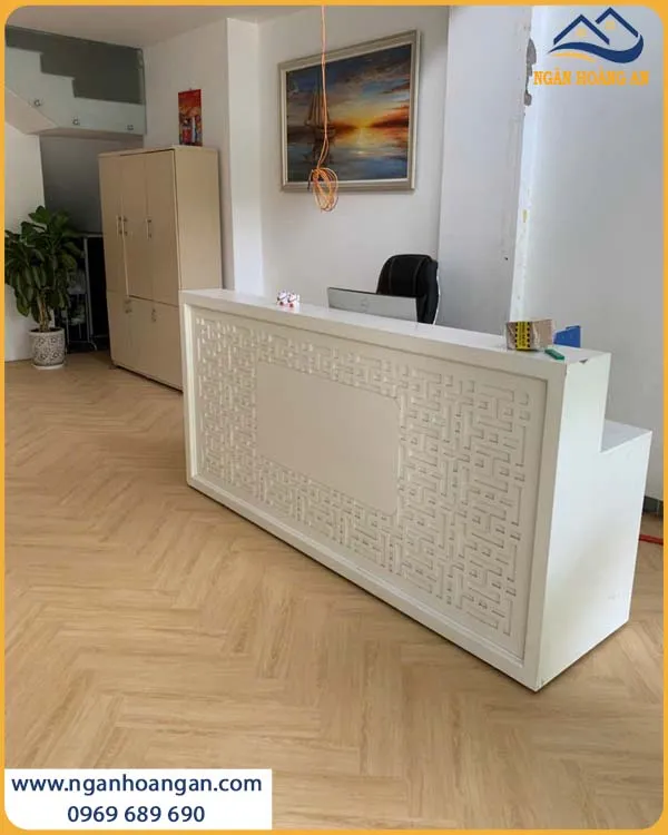 Quầy Tiếp Khách Được Lót Sàn Nhựa Xương Cá THFLoor Đẹp Và Thu Hút Quầy Tiếp Khách Được Lót Sàn Nhựa Xương Cá THFLoor Đẹp Và Thu Hút