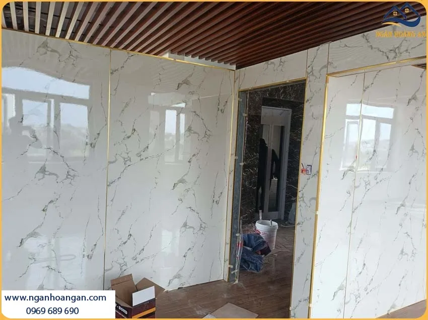 Tường Nhà Được Ốp Bởi Tấm PVC Nhựa Giả Đá Kosmos PVC2001 Độc Đáo