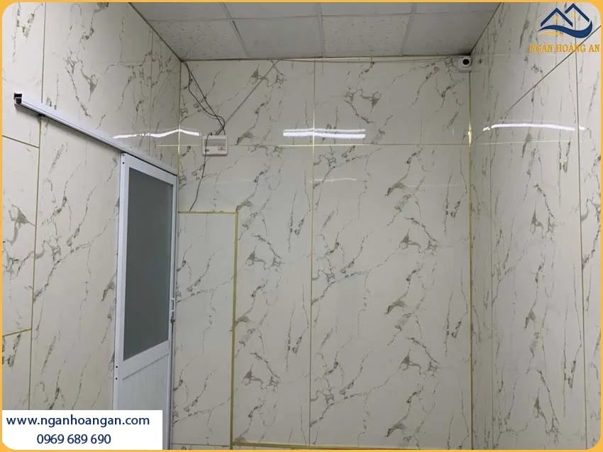 Thi Công Ốp Tường PVC Giả Đá Kosmos PVC2001 Là Giải Pháp Lý Tưởng 