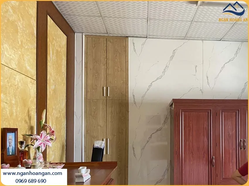 Thi Công Tấm PVC Giả Đá Kosmos Không Bám Bụi, Dễ Lau Chùi