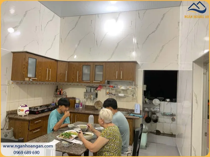 Thi Công Tấm PVC Giả Đá Kosmos Kháng Mối, Chống Ẩm Và Chống Thấm