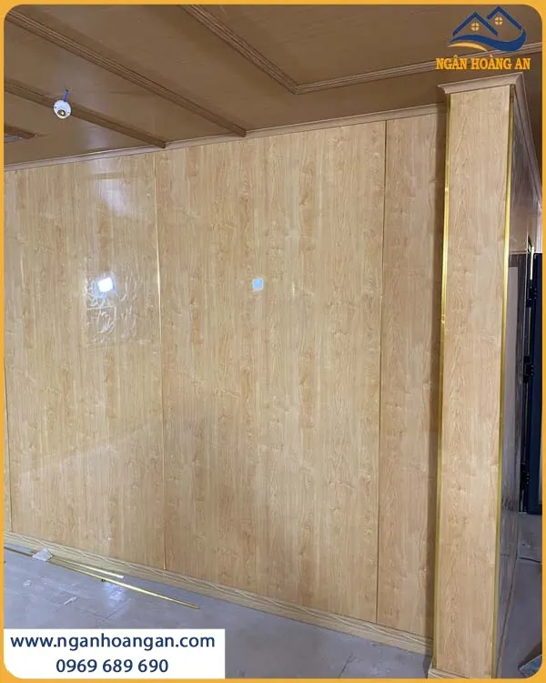 Thi Công Ốp Tường PVC Giả Gỗ Kosmos Chống Cháy Lan, An Toàn
