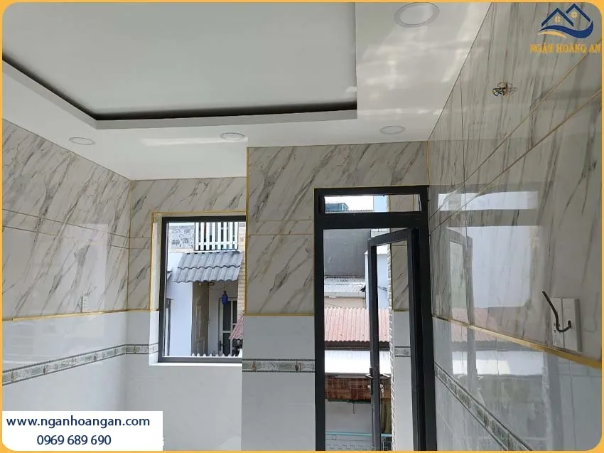Thi Công Ốp Tường PVC Giả Đá Hobiwood Chống Cháy Lan, An Toàn